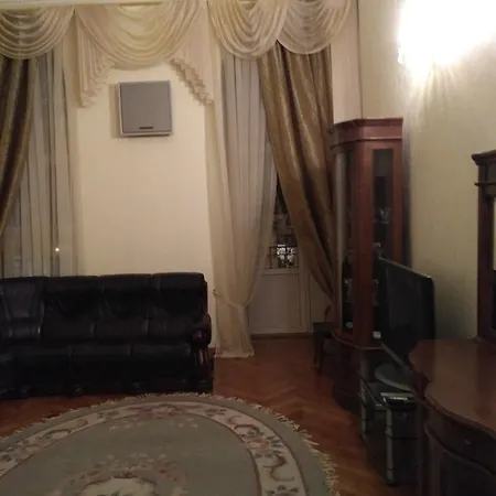 Apartment On Derybasivska 17 *